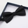 Classico papillon doppio nero testurizzato da uomo, elegante confezione regalo per matrimoni. - Farfallino Nero Elegante