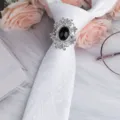 Spilla anello per cravatta vintage uomo strass accessorio camicia affari variante - Ovale Argento Pietra Nera Fermacravatta / Paisley Bianco