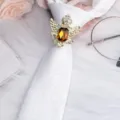 Uomini retro corona ala ambra strass anello cravatta clip, elegante spilla camicia oro. - Corona Aquila Oro Fermacravatta Strass Champagne / Paisley Bianco