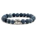 Blauwe gekraakte steen kralen stretch armband met zilveren boeddha hoofd hanger voor dagelijks. - Zwart Verweerd Steen Zilveren Legering