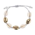 Bracciale in conchiglia intrecciata stile boho mare con cipree dorate e cordino regolabile. - Cordino Gris Conchiglia Dorata