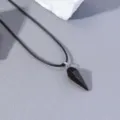 Ανδρικό μινιμαλιστικό κολιέ με εξάγωνο μενταγιόν φυσικής πέτρας και μαύρη αλυσίδα. - Μενταγιόν Εξαγωνική Στήλη Πλεκτό Σχοινί (PD086)