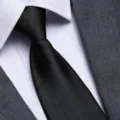 Vista dettagliata di una cravata da uomo nera per abito da business, design elegante. - 8cm Nero Irregolare Cerniera