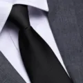 Dettaglio cravatta nera classica primo piano, abbigliamento formale professionale da uomo. - 8cm Nero Striscia Sottile Cerniera