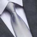 Cravatta elegante tinta unita grigia per affari, variante in bel tessuto per abito. - 8cm Argento Tinta Unita Cerniera