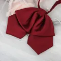 Dunkelroter plissierter JK Fliege doppelter Lagen Matrosen Uniform Schleife fuer Damen - Weinrot Fein Gestreifte Doppellagige Kragenblume