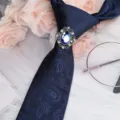 Herren Business Krawatte mit Strass Krawattenring und klassischem Paisley Muster elegant - Vintage Silber Blauer Strass Krawattenklammer + Blaue Paisley Krawatte