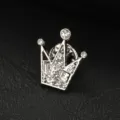 Spilla da colletto da uomo con corona in argento e strass di cristallo luminoso - Spilla Piccola Corona Argento / Scatola regalo / Argento