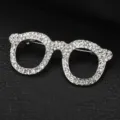 Dettaglio spilla occhiali strass, elegante spilla da risvolto per abito con cristalli. - Spilla Occhiali / Scatola regalo / Argento