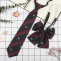 Set cravatta e fiocco uniforme JK giapponese accessorio marinaio rigato rosso variante - Stemma Blu Scuro