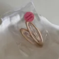 Kaffeefarbener Haarspange Detailaufnahme, süßes Tropfen-Design Clip, vielseitiges Accessoire. - Ovaler Hohler BB Clip / 2er-Set (6cm) / Beige