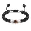 Mat zwarte en witte stenen kralen armband met tijgeroog kraal en verstelbaar gevlochten koord. - Mat Zwart + Zwarte Lijn Den + Tijgeroog
