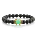 Schwarzes Lavastein Perlenarmband mit grünem Mittelstein und goldener Krone Akzent. - Grüner Aventurin