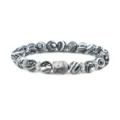 Schwarz-weißer Perlenarmband mit silbernem Buddha-Kopf Anhänger und Metallabstandshaltern. - Grauer Malachit