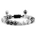 Zwart witte steen kralen gevlochten armband met metalen accenten voor dagelijks yoga. - Zwarte Lijn Steen