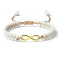 Bracelet tressé double couche en perles blanches avec symbole infini doré réglable - Infini en Porcelaine Blanche