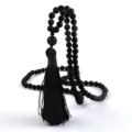 Collar de cuentas de piedra volcánica negra con borla elegante, joya de meditación vintage. - Volcán