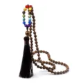 Collier de perles en bois bohème avec perles chakra colorées et pompon, 108 perles mala. - Perles en bois
