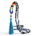 Collana lunga boho con perle 7 chakra e nappina blu, elegante per uomini e donne. - Agata di Fuoco Lapis