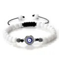 Bracelet de perles blanches avec pendentif œil bleu en strass et cordon tissé réglable - Porcelaine Blanche