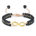 Bracelet double couche en perles mates noires avec symbole infini doré, cordon tressé réglable. - Infini Mat