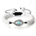 Bracelet de perles œil maléfique, perles rondes blanches avec pendentif strass, réglable. - Blanc Porcelaine (Mauvais Oeil Argenté)
