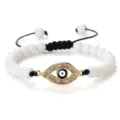Bracelet tressé de perles de pierre blanches avec charme œil maléfique en strass doré - Pierre Blanche Mate Or