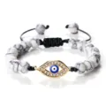Bracelet de perles œil grec avec pierres marbre blanc et charnière strass dorés. - Pierre à Veine Noire Or