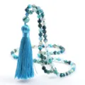 Collar de cuentas de ágata azul con borla, elegante variante de joyería de yoga y meditación. - Ágata Azul Listada