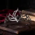 Primer plano de tiara de metal gótico oscuro con gema negra para accesorios de cabello élfico vintage - Negro