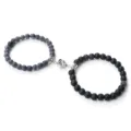 Ensemble de bracelets de couple magnétiques en perles de pierre noire et mates, fermoir fleur. - Pierre noire vieillie
