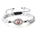 Bracelet tressé réglable mauvais œil avec perles en pierre blanche et pendentif rouge. - Pierre à Veine Noire Argent