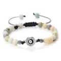 Bracelet perles fait main avec breloque mauvais œil, perles en pierre naturelle et cordon réglable. - Amazonite