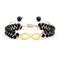 Bracelet tressé artisanal à double rang avec perles noires et symbole infini doré. - Infini Brillant