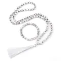 Σετ κολιέ και βραχιόλι mala από λευκές χάντρες howlite με φούντα κινεζικού στιλ - Χαουλίτης με Μαύρες Γραμμές