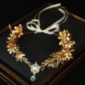 Couronne de cheveux en vigne de feuilles style forêt avec pendentif en cristal vert. - Couronne de Cheveux Feuille d'Or Strass Vert (FD146A)