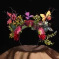 Serre-tête papillon rose gothique détail montrant le design floral pour fête et festival. - Rose Rouge