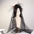Gotisches Halloween schwarzer Schleier Haarreif mit dunklen Blumen und langem Netztuch - Schleier Modell C