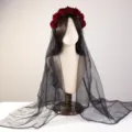 Dunkler gotischer Halloween Haarreif mit roten Rosen und schwarzem Schleier für Cosplay. - Schleier Modell D