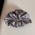 Pinza de pelo grande de satén con perlas elegante clip plátano gris para peinado de mujer - Gris
