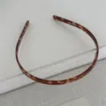 Tortoiseshell hair hoop detail view, slim design with teeth for daily wear and secure hold. - Tea Jelly Acetate Headband