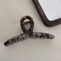 Pince à cheveux marron écaille de tortue minimaliste, design géométrique élégant. - Croix / 12.5cm / Léopard Gris