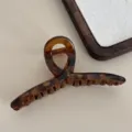 Pince à cheveux écaille marron avec design croisé, accessoire élégant pour coiffure tendance. - Croix / 12.5cm / Léopard Café