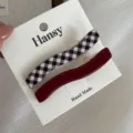 Golvende haarspeldjes set met een chic ruitpatroon en effen rood ontwerp voor dagelijks gebruik. - Bruinrood Gingham Golf