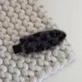 Pince à cheveux bec de canard en peluche léopard, détail duveteux pour coiffure mignonne. - Pinces à cheveux bec de canard / Pince Bec de Canard Léopard Brillant Gris