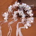 Délicate vigne de cheveux de mariée florale perlée faite à la main avec des rubans. - Bleu Set