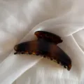 Brown tortoise shell hair claw clip, elegant resin large hair catch for daily styling details. - Tortoiseshell