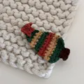 Detailed view of handmade crochet Christmas tree hair clip, vibrant yarn embroidery design. - Christmas Tree - Red Star