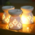 Witte keramische aromatherapie oliebrander lamp met bloemdesign voor huisdecoratie. - Witte Opengewerkte Bloemstijl