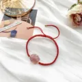 Bracelet cordon rouge fait main avec pendentif patte de chat en quartz fraise et perles or. - Quartz Fraise Patte de Chat